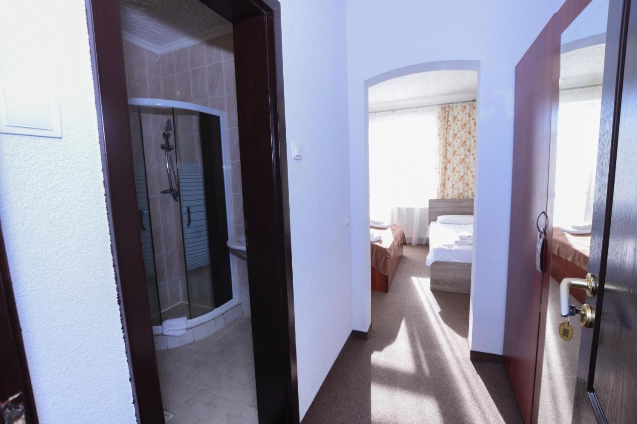 Hotel Continent โปลยานา ภายนอก รูปภาพ