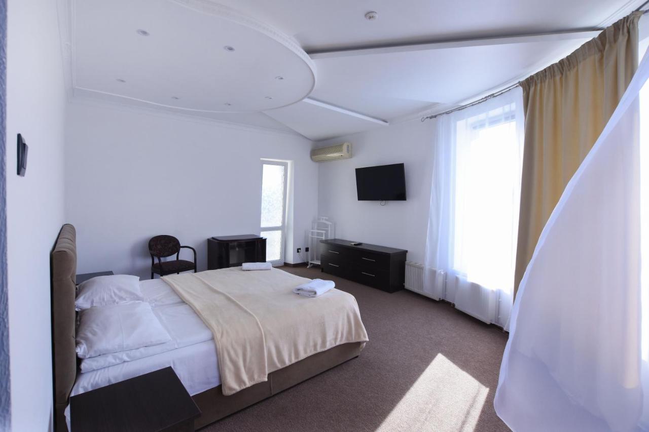 Hotel Continent โปลยานา ภายนอก รูปภาพ