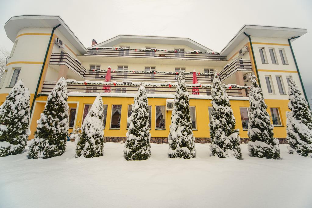 Hotel Continent โปลยานา ภายนอก รูปภาพ